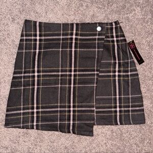 No Boundaries plaid skirt size small (3/5)